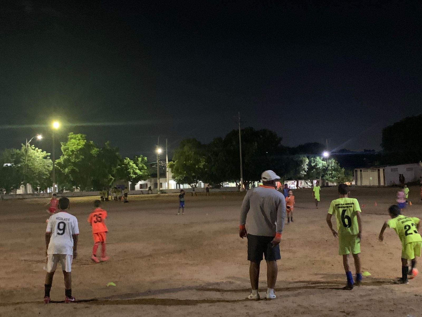 Fútbol y transformación: la misión de Emerson Escorcia en Barranquilla y Soledad