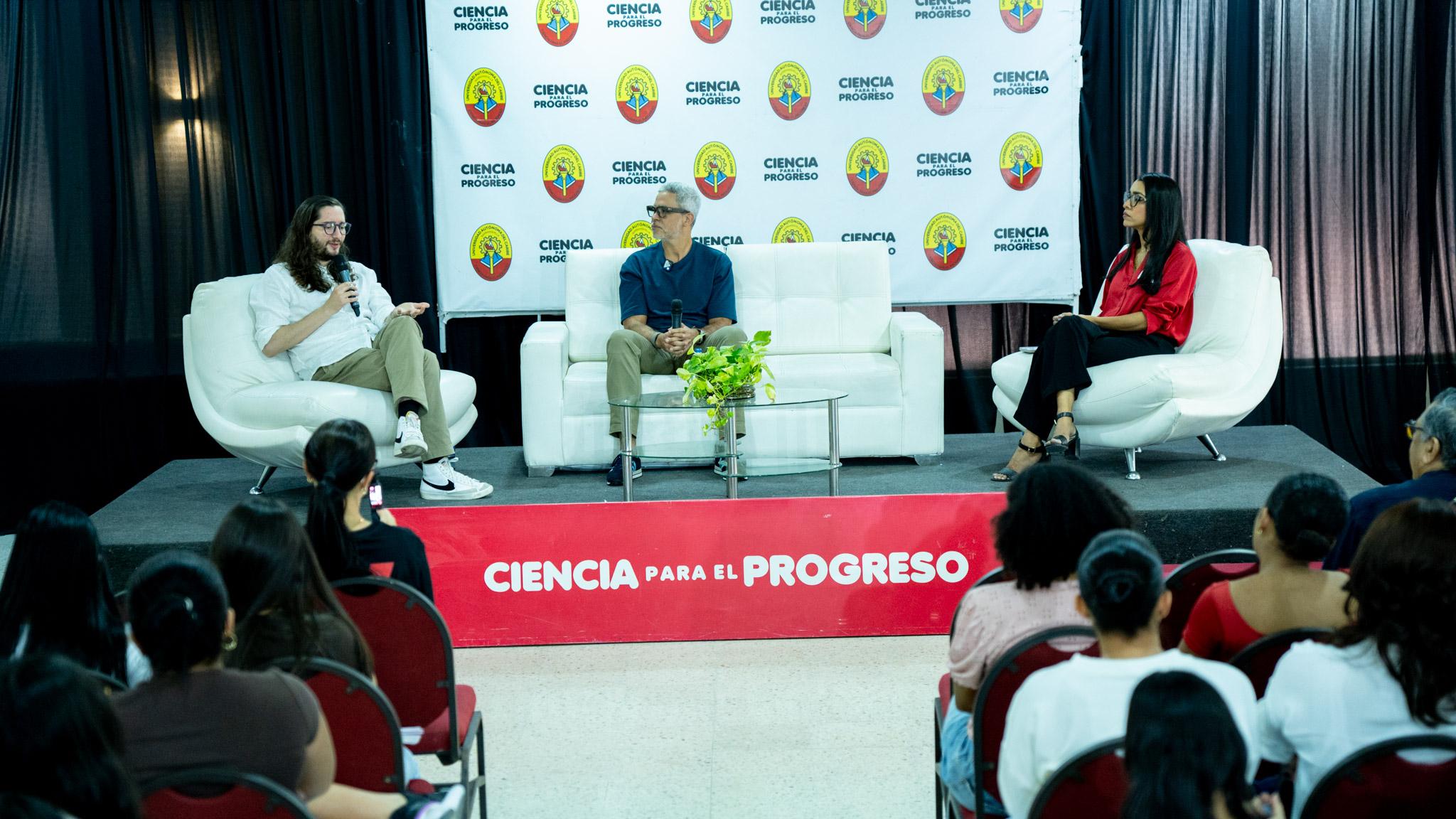 Uniautónoma lanza con éxito ‘El Comunicador’