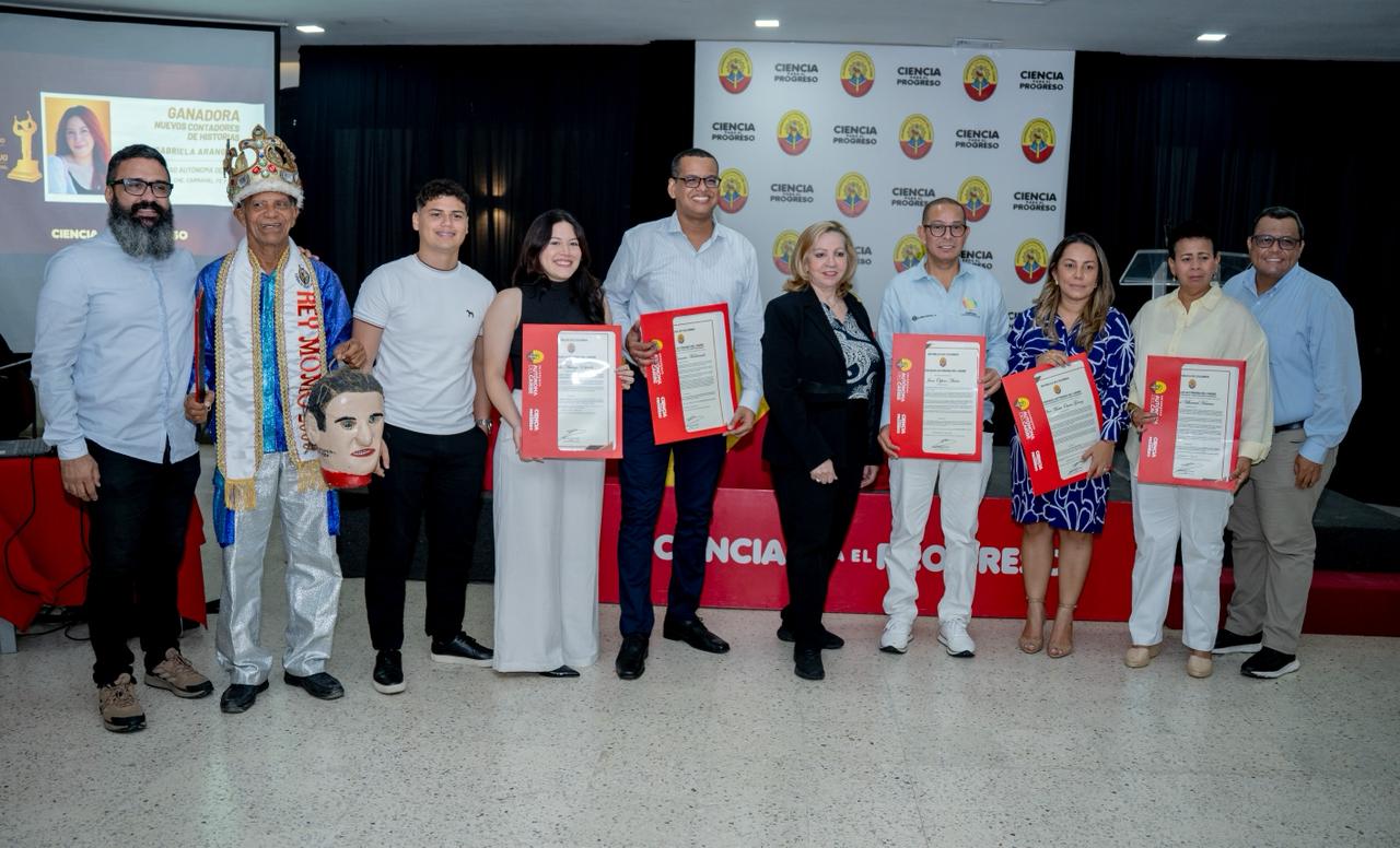  Uniautónoma exalta a sus galardonados en los Premios Ernesto McCausland Sojo
