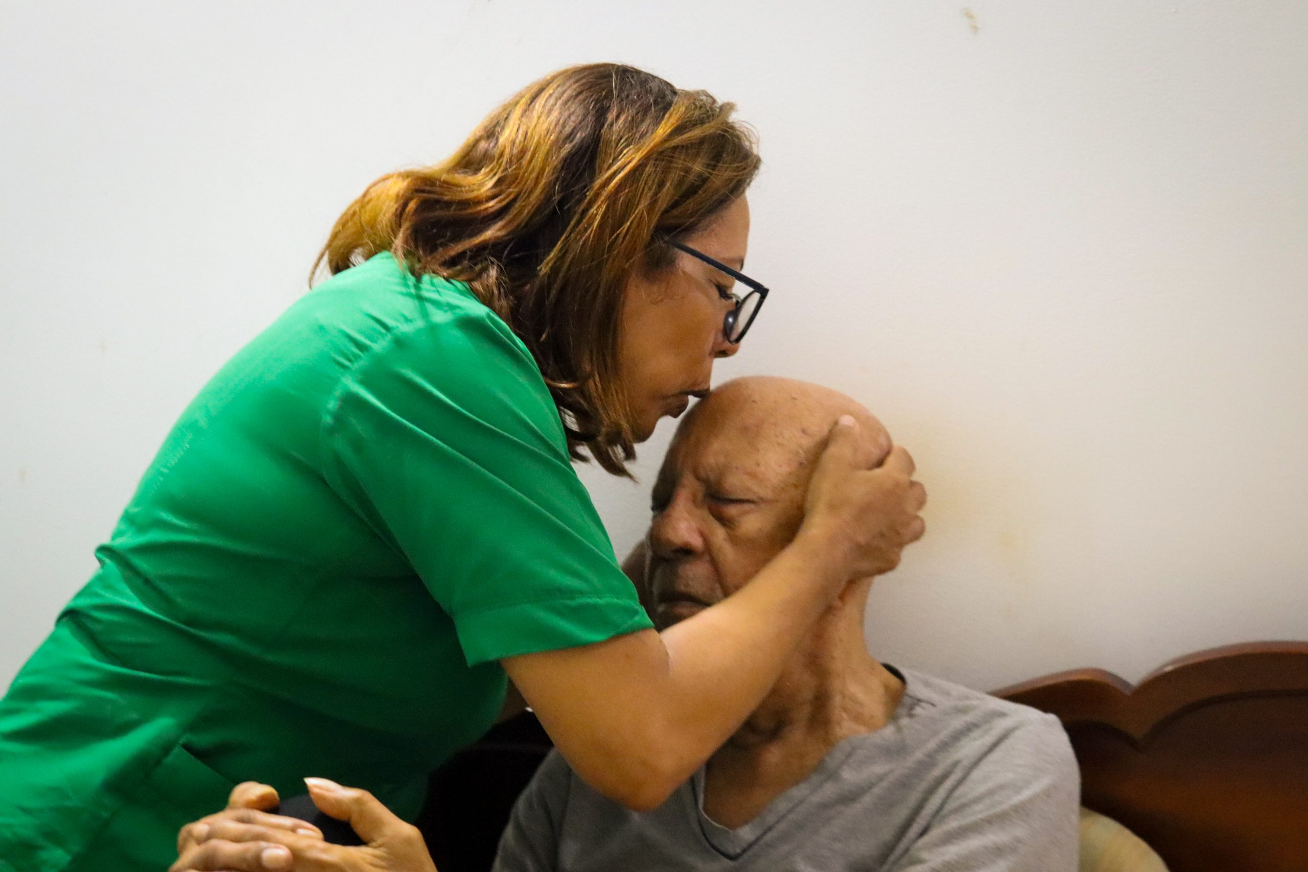 Diez imágenes que retratan el acompañamiento en la vejez