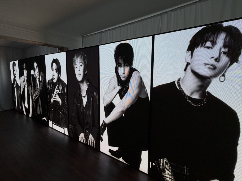 Pantallas con fotos de los 7 integrantes. FOTO: Koan Insights